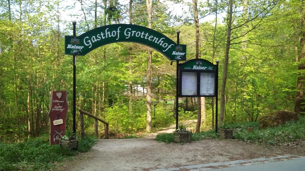 Gasthof Grottenhof Hotel Neuhaus an der Pegnitz Exterior foto